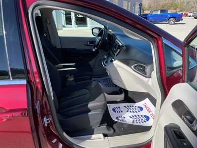 2017 Chrysler Pacifica, $15900.00. Photo 10