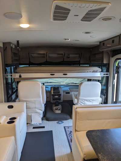 2022 Winnebago Adventurer 29B, $138000.00. Photo 9