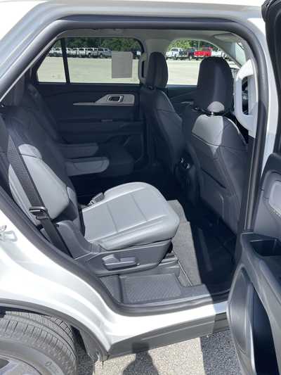 2025 Ford Explorer, $48191.75. Photo 12