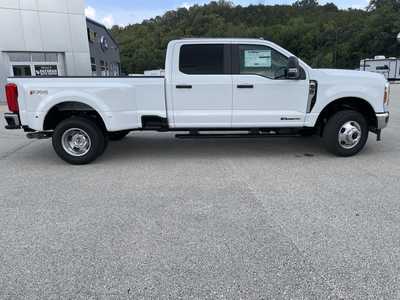 2026 Ford F350 Crew Cab, $76310.00. Photo 2