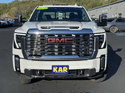 2024 GMC 3500 Crew Cab, $76000.00. Photo 4