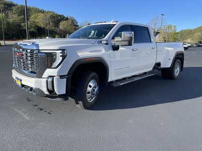 2024 GMC 3500 Crew Cab, $76000.00. Photo 5