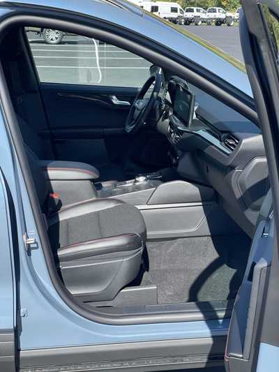 2025 Ford Escape, $35585.25. Photo 11