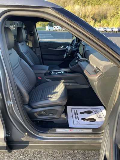 2025 Ford Explorer, $46630.75. Photo 11