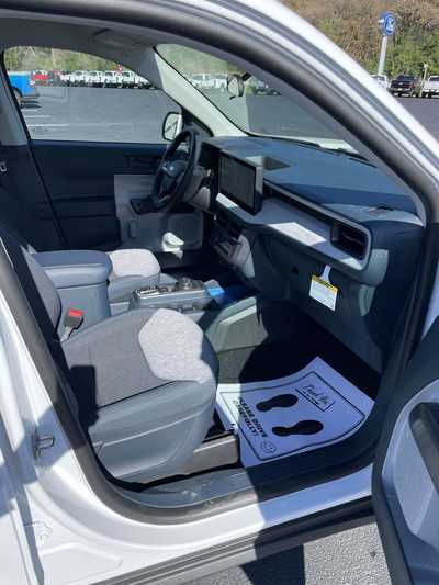 2025 Ford Maverick, $34632.75. Photo 12