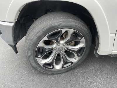 2019 RAM 1500 Crew Cab, $35000.00. Photo 10