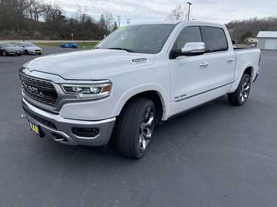 2019 RAM 1500 Crew Cab, $35000.00. Photo 5
