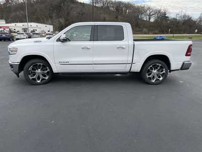 2019 RAM 1500 Crew Cab, $35000.00. Photo 6