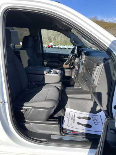 2023 Chevrolet 2500 Crew Cab, $39000.00. Photo 12