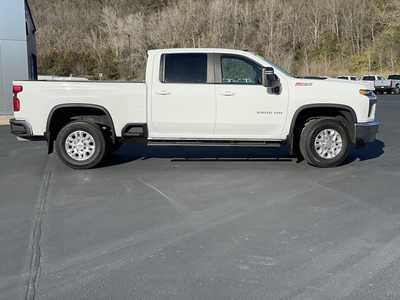 2023 Chevrolet 2500 Crew Cab, $39000.00. Photo 2
