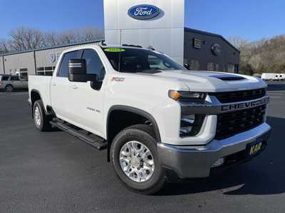 2023 Chevrolet 2500 Crew Cab, $39000.00. Photo 3