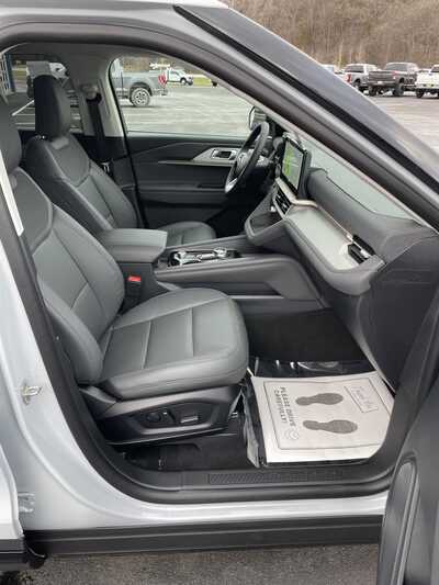 2026 Ford Explorer, $45775.00. Photo 12