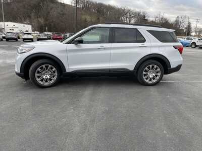 2026 Ford Explorer, $45775.00. Photo 6