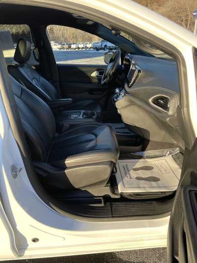 2023 Chrysler Pacifica, $0.00. Photo 12