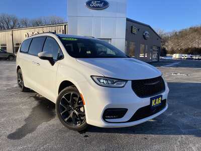 2023 Chrysler Pacifica, $0.00. Photo 3