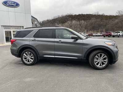 2023 Ford Explorer, $31599.00. Photo 2