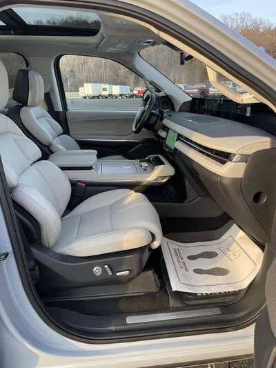 2025 Lincoln Navigator, $93000.00. Photo 12