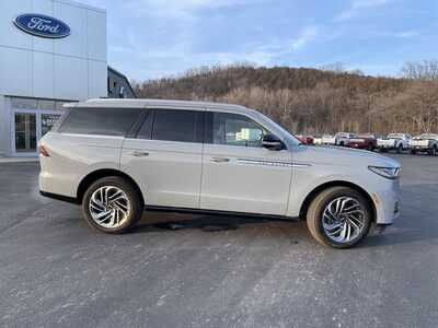 2025 Lincoln Navigator, $93000.00. Photo 2