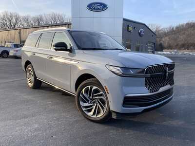 2025 Lincoln Navigator, $93000.00. Photo 3