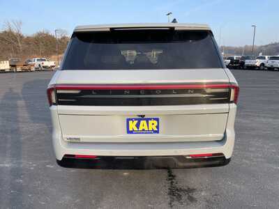 2025 Lincoln Navigator, $93000.00. Photo 8