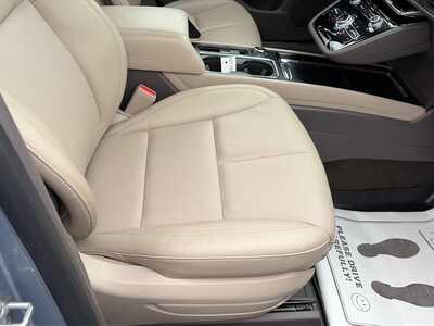 2022 Lincoln Corsair, $33999.00. Photo 12