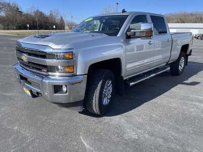 2019 Chevrolet 3500 Crew Cab, $38799.00. Photo 5