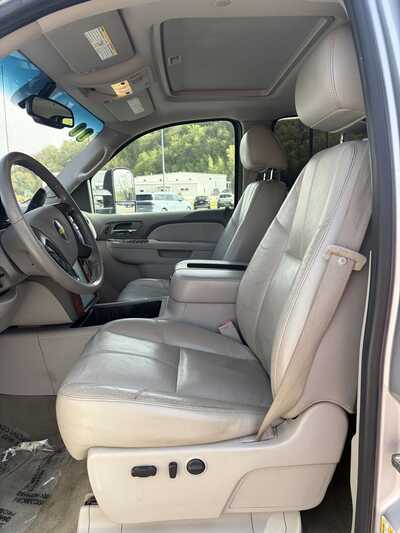 2011 Chevrolet 3500 Crew Cab, $35899.00. Photo 11
