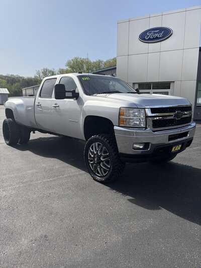 2011 Chevrolet 3500 Crew Cab, $35899.00. Photo 2