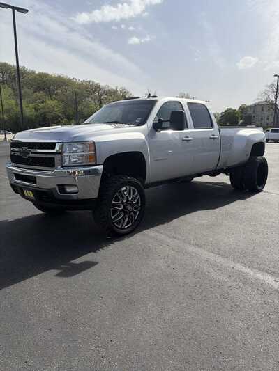2011 Chevrolet 3500 Crew Cab, $35899.00. Photo 4