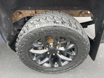 2018 Chevrolet 1500 Crew Cab, $21699.00. Photo 10