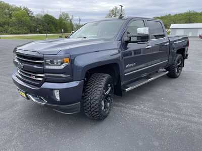 2018 Chevrolet 1500 Crew Cab, $21699.00. Photo 5