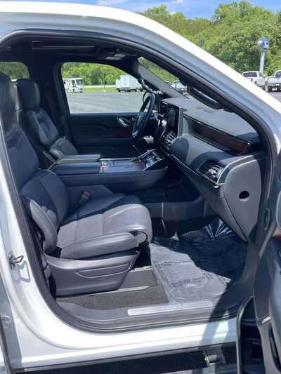 2022 Lincoln Navigator, $55799.00. Photo 12