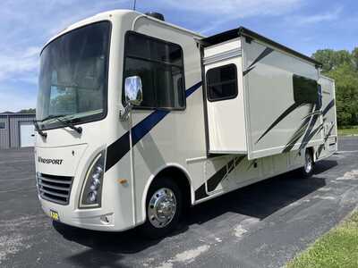 2022 Thor Motor Coach, $95000.00. Photo 4
