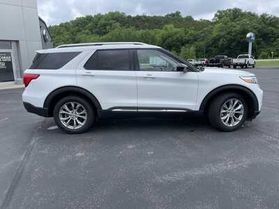 2024 Ford Explorer, $34199.00. Photo 2