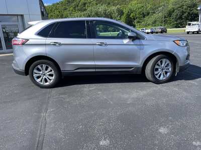 2022 Ford Edge, $21799.00. Photo 2