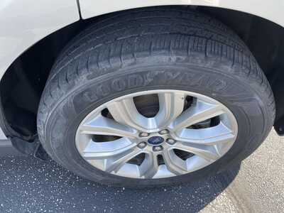 2022 Ford Edge, $21799.00. Photo 9