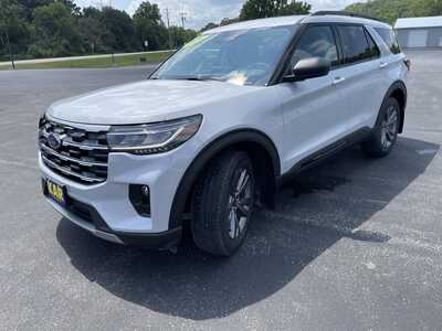 2026 Ford Explorer, $43599.00. Photo 5