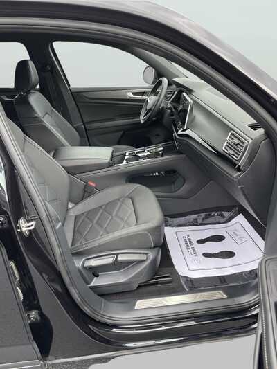 2024 Volkswagen Atlas, $25799. Photo 11