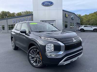 2024 Mitsubishi Outlander, $23999. Photo 3