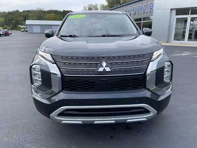 2024 Mitsubishi Outlander, $23999. Photo 4