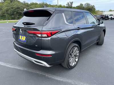2024 Mitsubishi Outlander, $23999. Photo 9