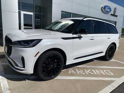2025 Lincoln Aviator, $73682. Photo 2