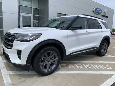 2025 Ford Explorer, $47865. Photo 2