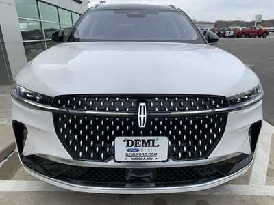 2025 Lincoln Nautilus, $63999. Photo 5