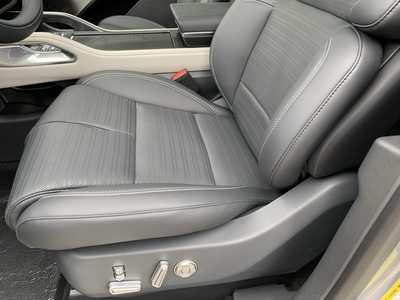 2025 Lincoln Nautilus, $69998. Photo 11