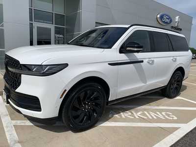 2025 Lincoln Navigator, $108940. Photo 2
