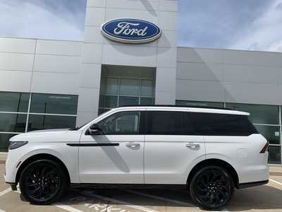 2025 Lincoln Navigator, $108940. Photo 4