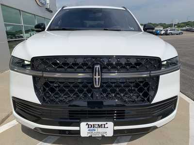 2025 Lincoln Navigator, $108940. Photo 5