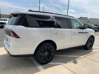2025 Lincoln Navigator, $108940. Photo 8