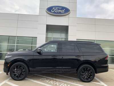 2025 Lincoln Navigator, $108190. Photo 4